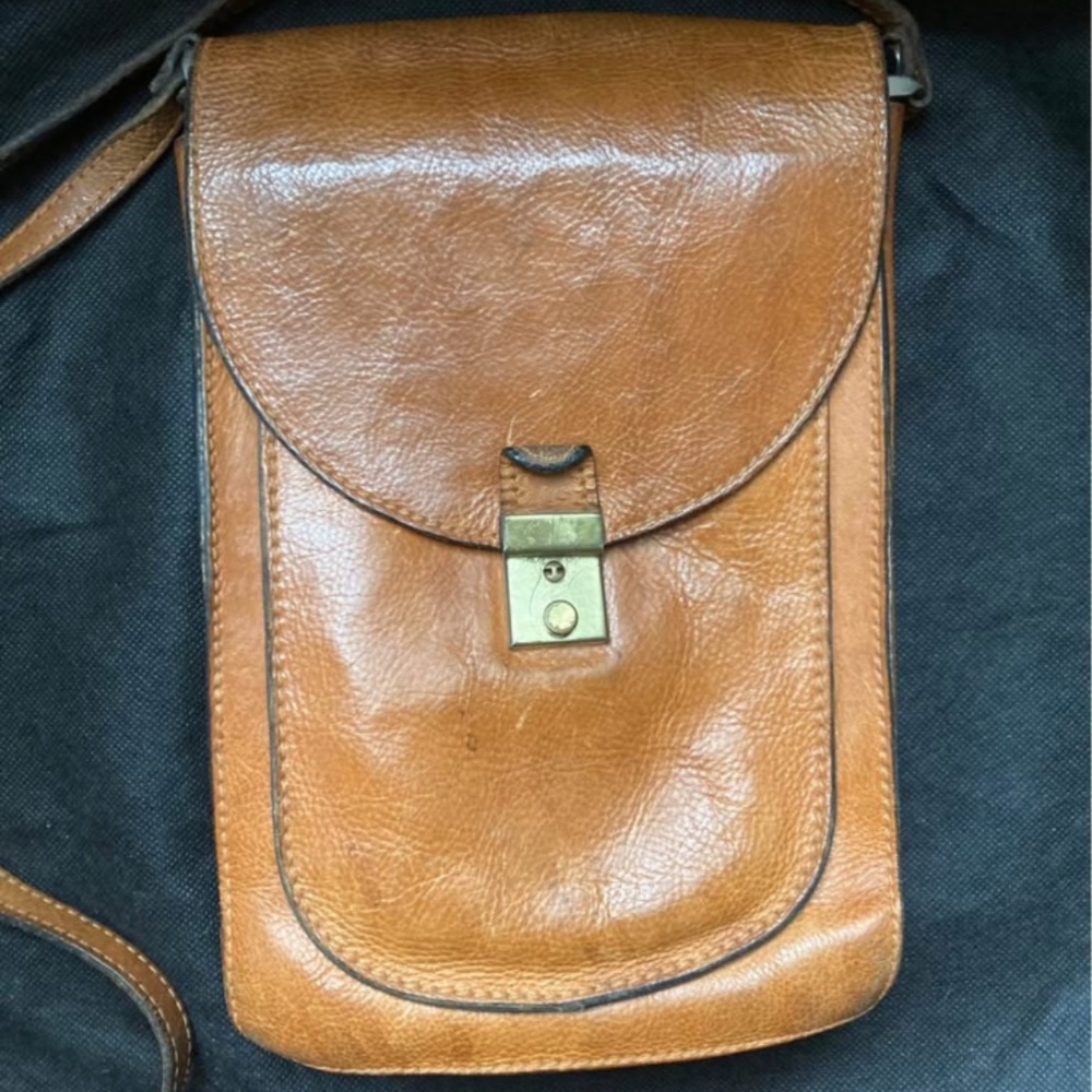 Vintage tan medium leather bag